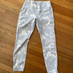 Lululemon Grey and White Size 8